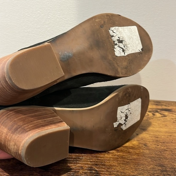 Susina Carina Grey Suede Stacked Heel Booties sandals  size 7.5 women - Picture 7 of 9